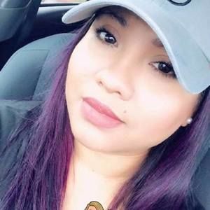 Meet your Posher, Adela